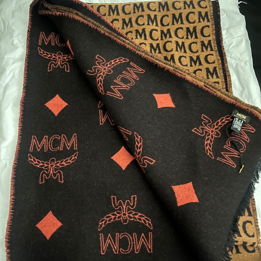Jacquard Mcm scarf